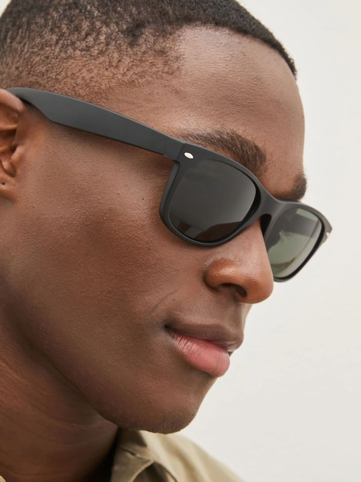 Reloj Curren 8363 + Gafas Wayfarer Negra